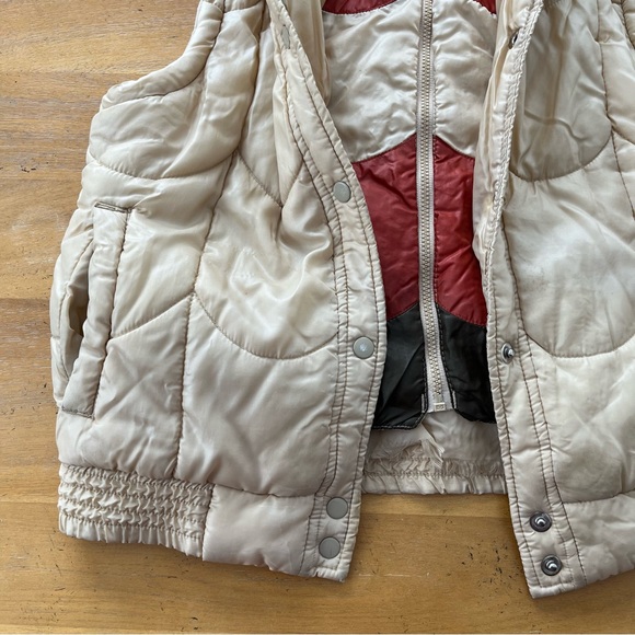 Vintage 80's Tan Puffer Vest Earth Tones Neutral Stripes Snaps Quilted Insulated - Picture 3 of 9
